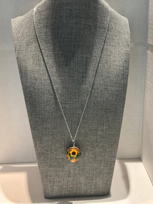 Golden Sunflower Necklace – A Symbol of Hope and Warmth