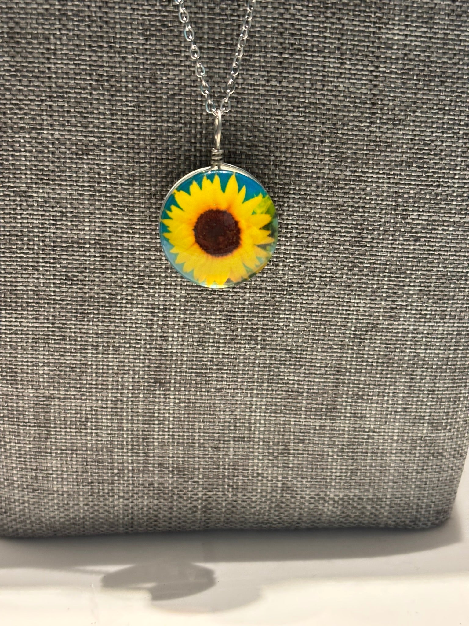Sunflower Radiance Necklace – A Token of Light and Happiness