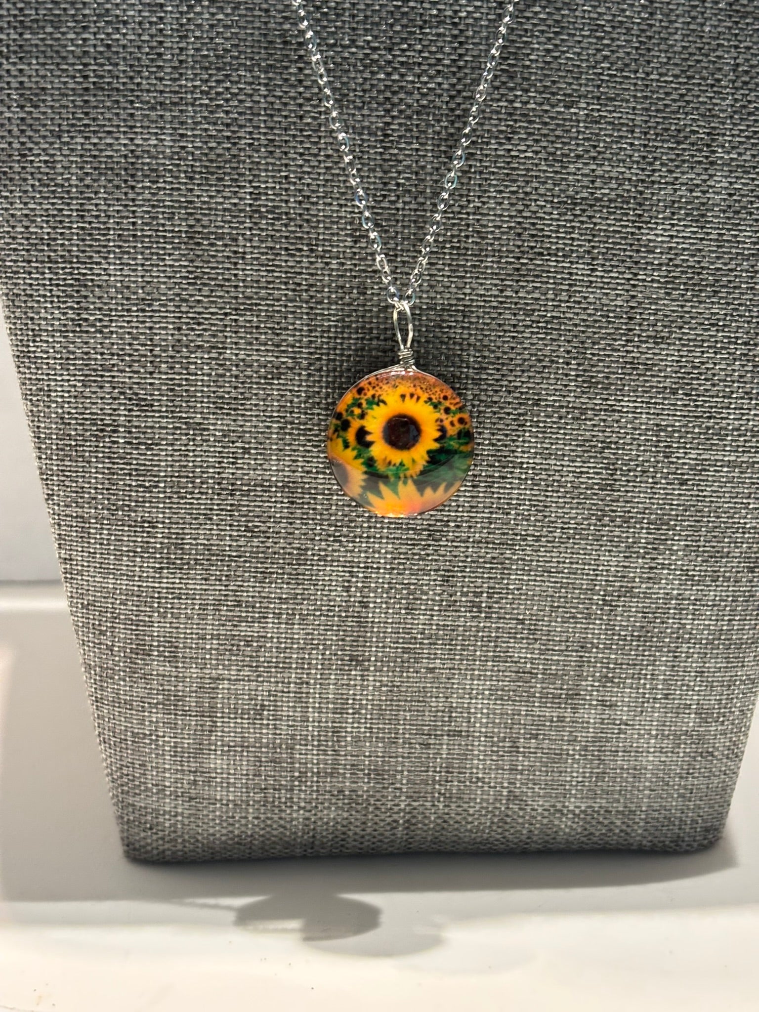 Golden Sunflower Necklace – A Symbol of Hope and Warmth