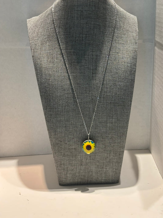 Sunflower Radiance Necklace – A Token of Light and Happiness