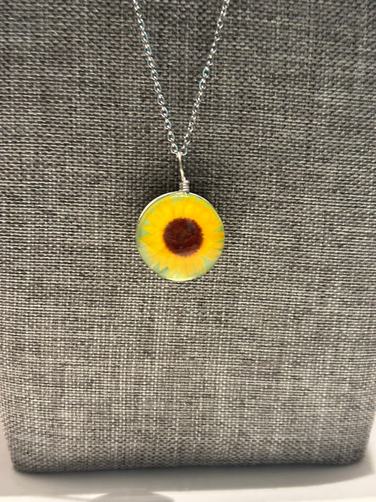 Sunflower Glow Necklace – A Touch of Sunshine and Strength